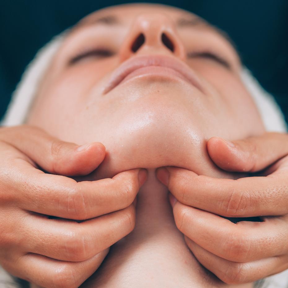 Harmonização de Contorno Facial